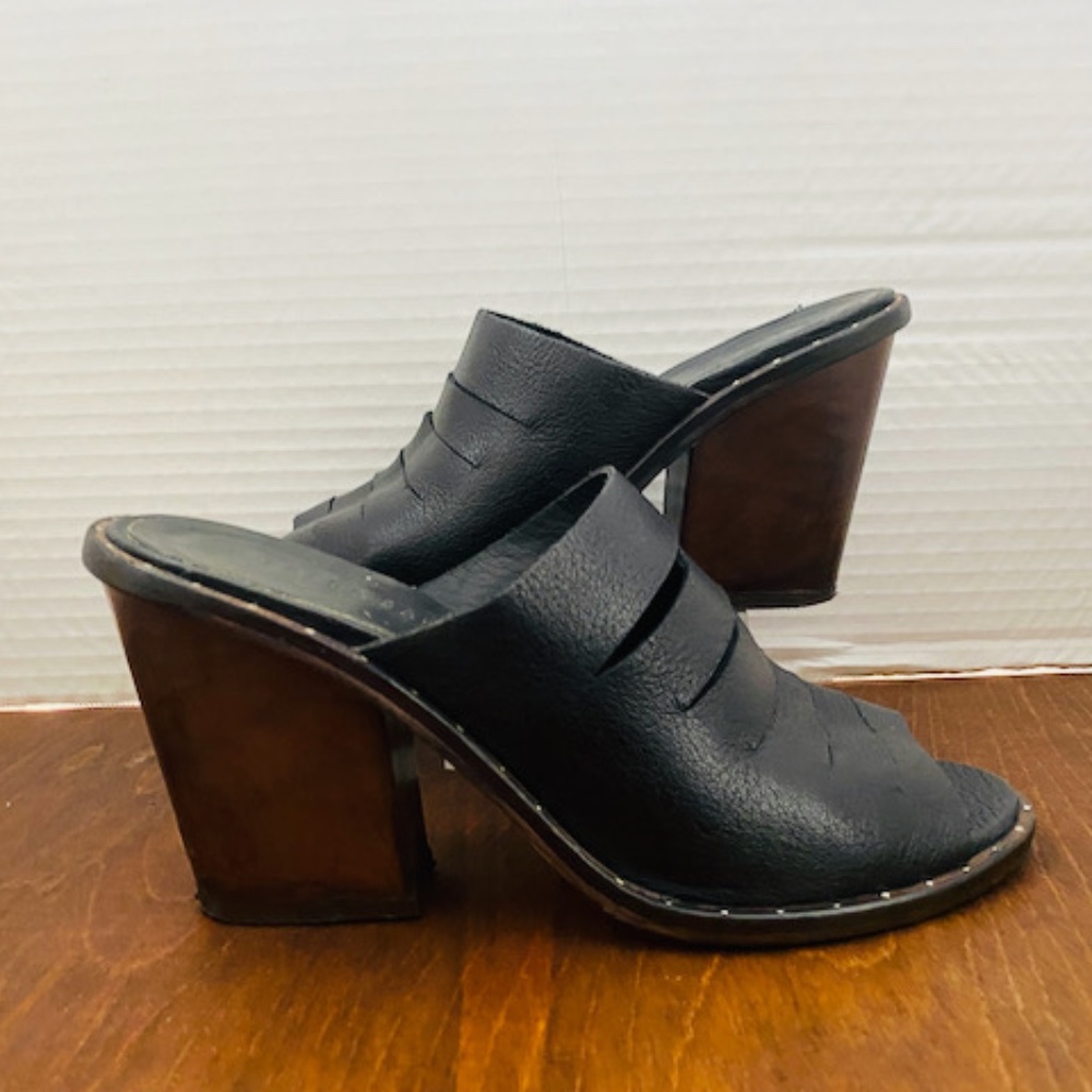 Freda Salvador Womens Black Leather Sandals Mule Slip On Heels, 7.5. Fit like 7